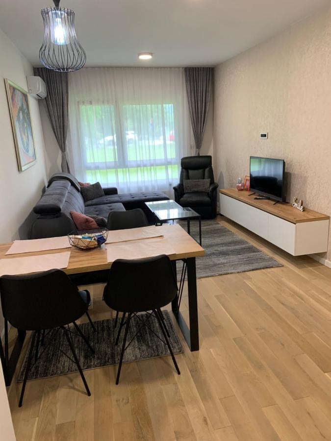 Park Lake Suite 투즐라 외부 사진